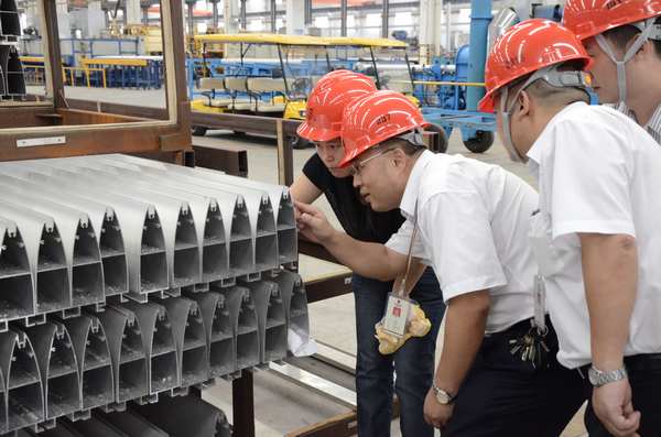 广州江河幕墙系统工程有限公司向导莅临我司考察