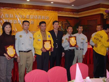 广东mg冰球突破铝厂猎人车队之颁奖