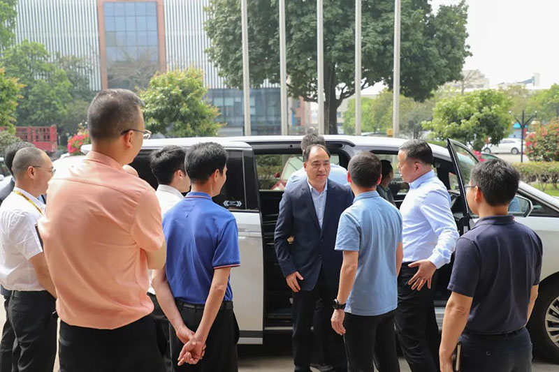 洛阳市人大副主任,新安县委书记宗国明一行莅临mg冰球突破集团调研考察