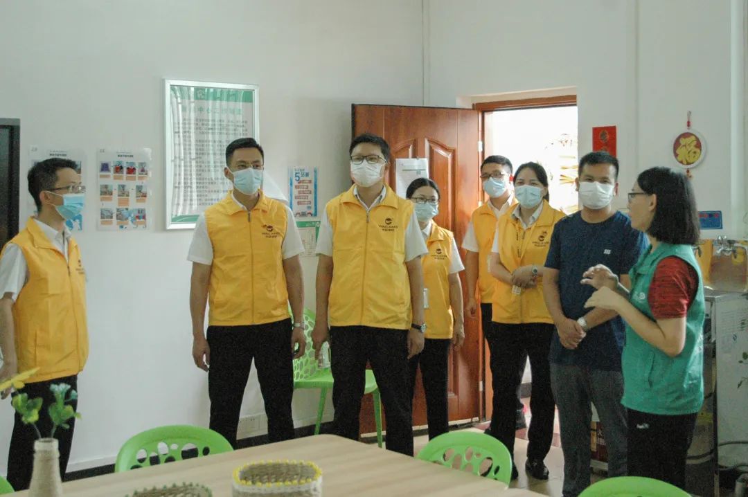推行社会责任,彰显企业继续|mg冰球突破集团前往狮山镇小塘社区康园中心开展慰问活动