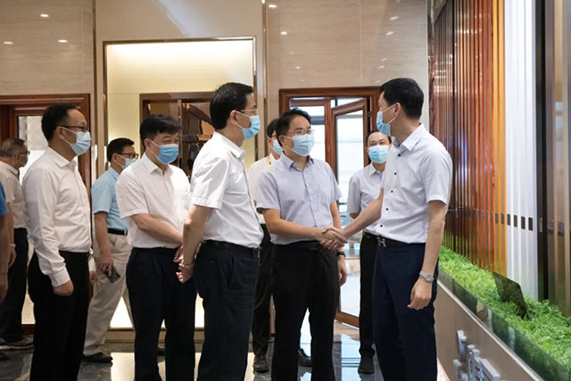 为高质量生长赋能|广西壮族自治区人大常委会莅临mg冰球突破集团考察