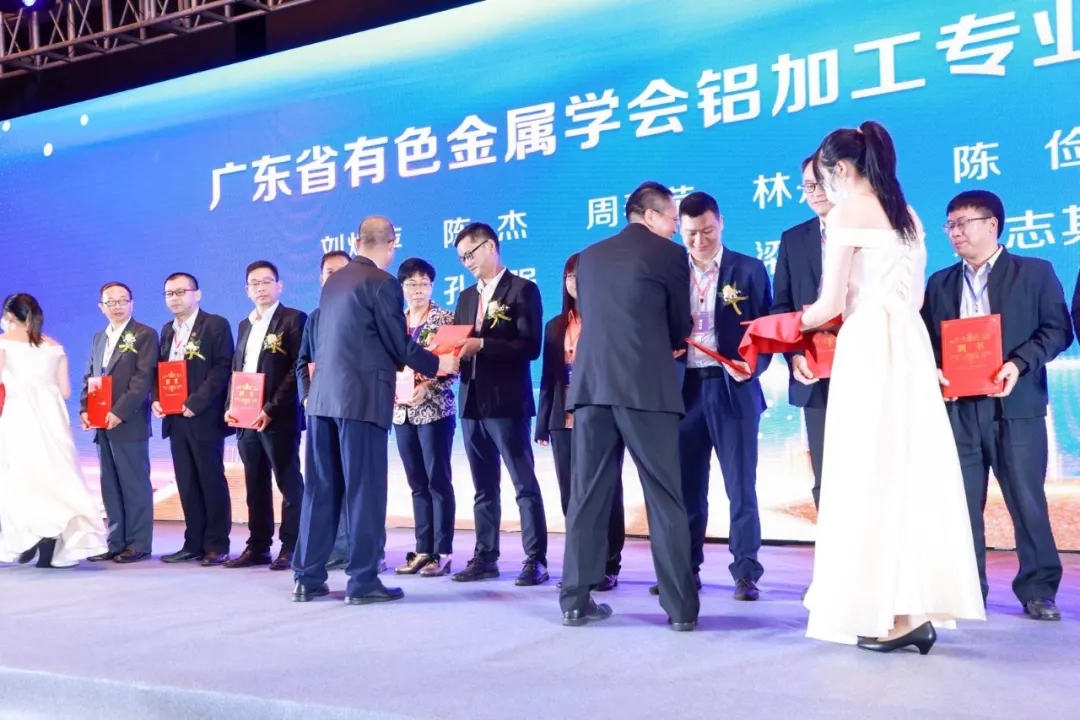 “立异·绿色·高质量生长” | mg冰球突破集团岑岭论坛展风范