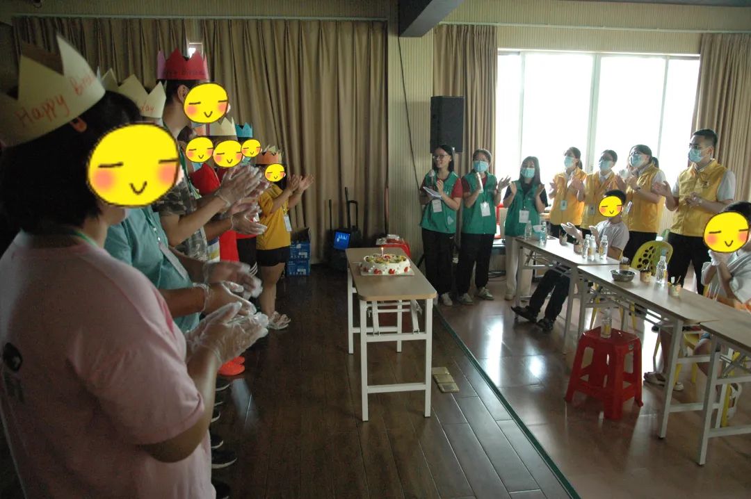 推行社会责任,彰显企业继续|mg冰球突破集团前往狮山镇小塘社区康园中心开展慰问活动