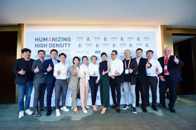 伟昌站在天下最高音乐厅，，，，，上演一场超高层头脑盛宴