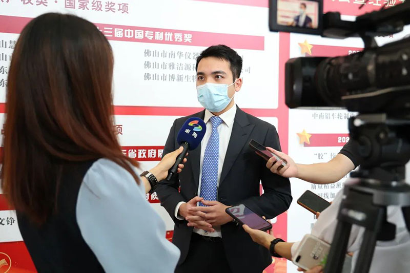 热烈祝贺mg冰球突破荣获多项桂冠表扬!